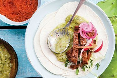 סטייק קצוץ (Chopped Steak). צילום: דניאל לילה | סגנון: עמית פרבר