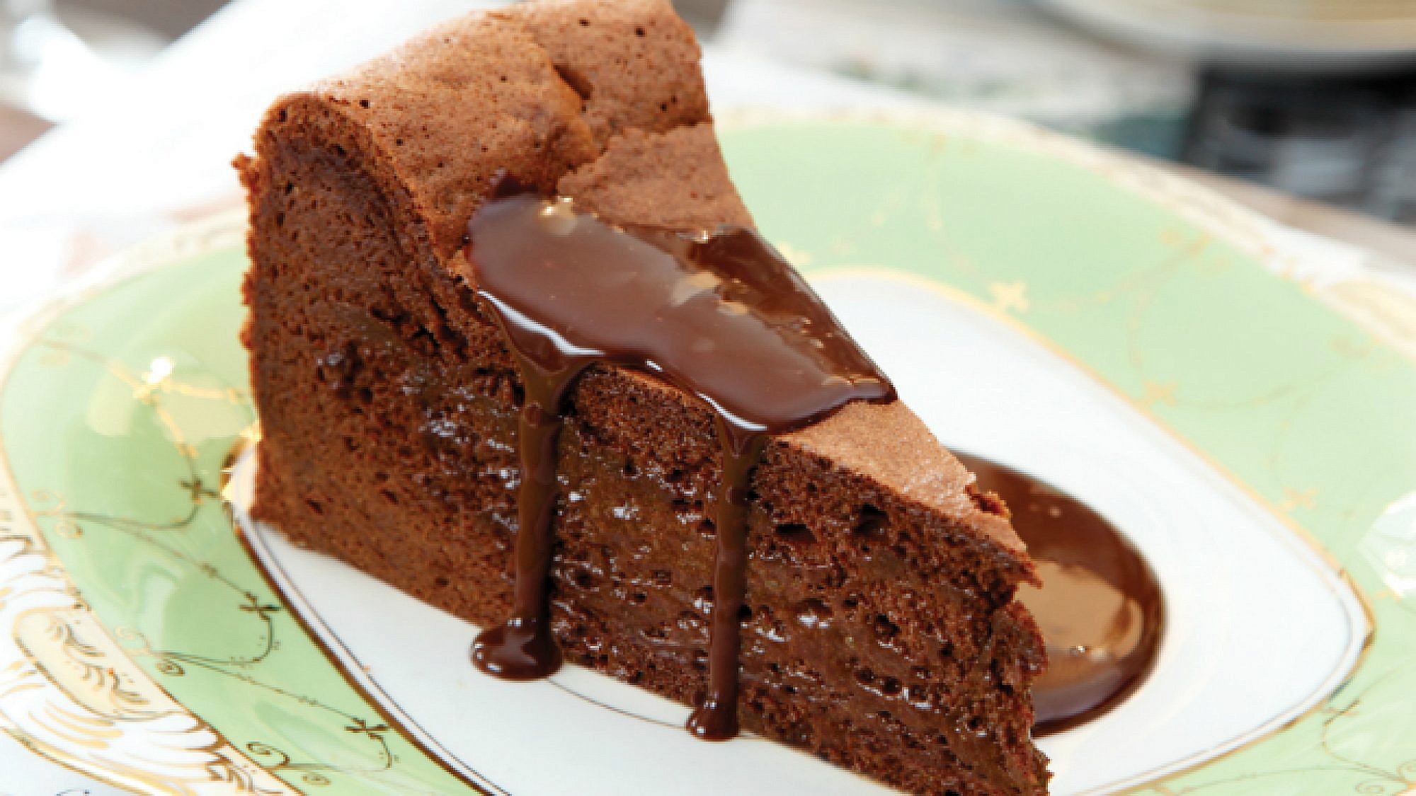 עוגת השוקולד של “בראסרי”. צילום: דניה ויינר | סגנון: דלית רוסו