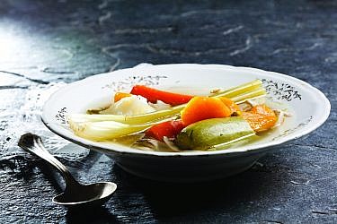 מרק עוף - המדריך השלם. צילום: דן לב, סטיילינג: דלית רוסו