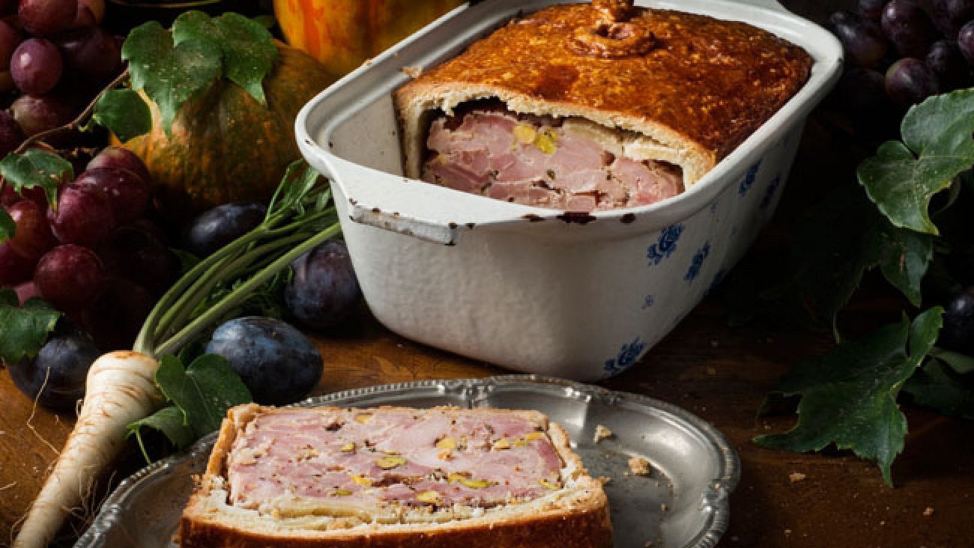 פאטה עוף אן קרוט (Pate En Croute).  צילום: בן יוסטר | סגנון: אוריה גבע