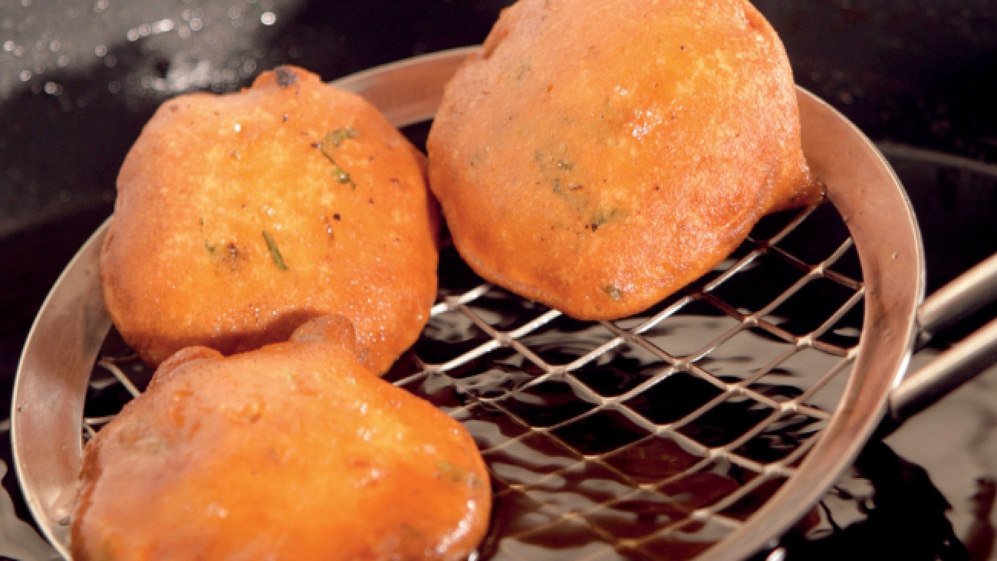 פאקורה - טיגוניות ירק מהמטבח ההודי. צילום: דניאל לילה | סגנון: דלית רוסו