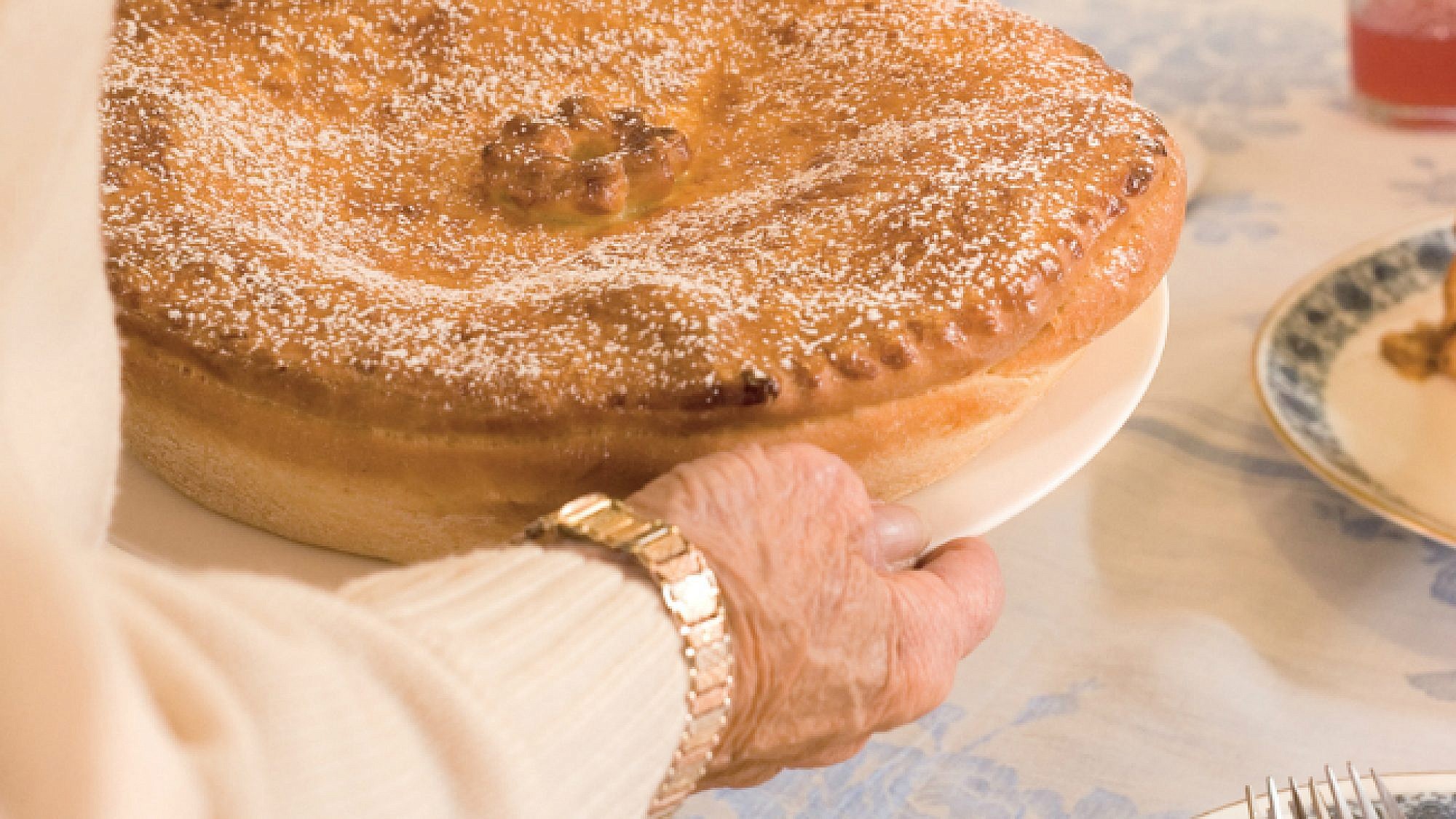 עוגת גבינה ושמרים (Käsekuchen). צילום: בועז לביא | סגנון: רותם ניר