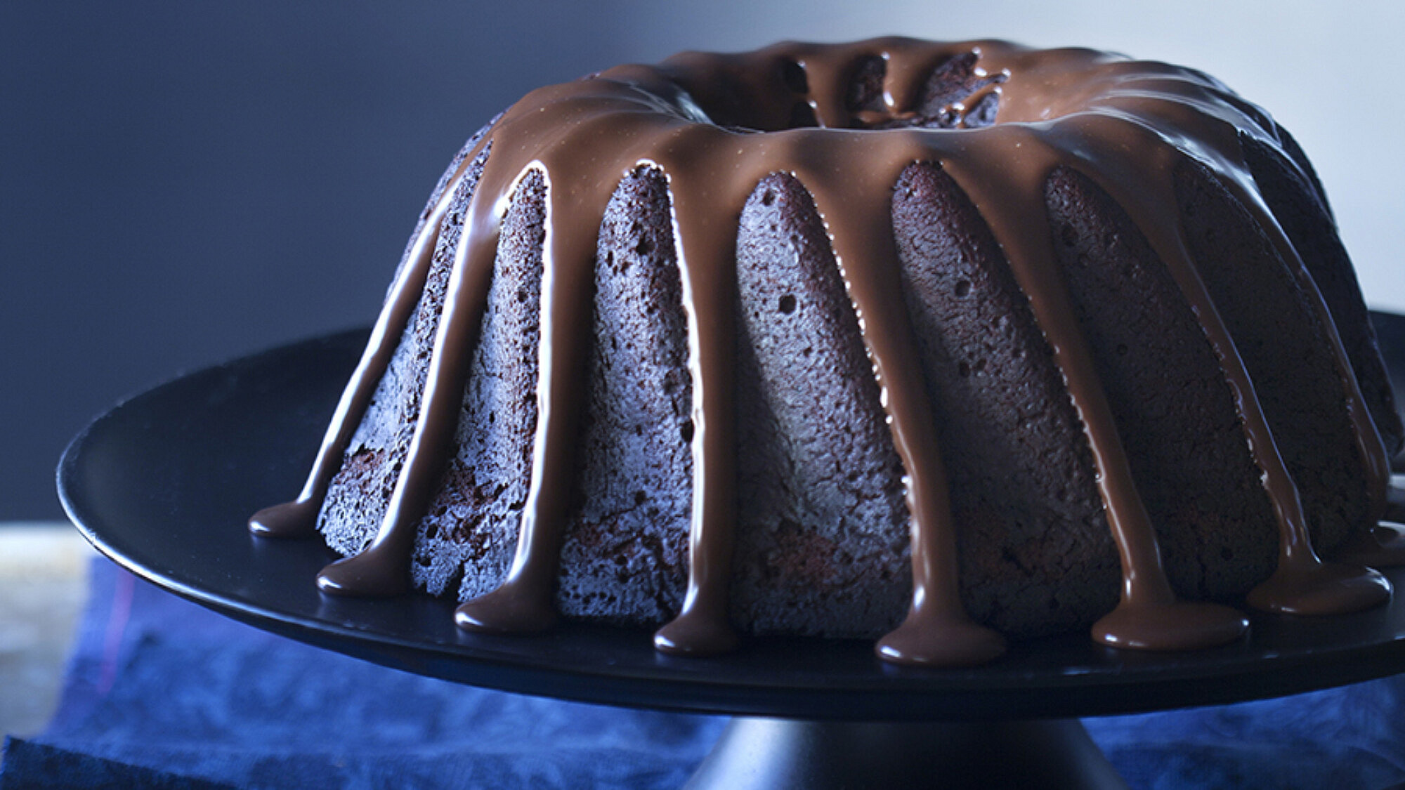 עוגת שוקולד עם שני פלפלים. צילום: דניאל לילה | סגנון: עמית פרבר