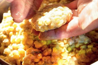 לביבות תירס ועוף. צילום: דניאל לילה | סגנון: דלית רוסו