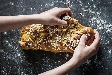 חלת בטטה צלויה וקינמון. צילום: בן יוסטר | סגנון: אוריה גבע