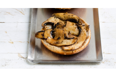 המבורגר פטריות צמחוני של מושיק רוט צילום וסטיילינג: בועז לביא