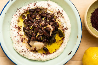 מסאבחה שעועית אזוקי על קרם שקדים של אורי שביט. צילום: אורי שביט