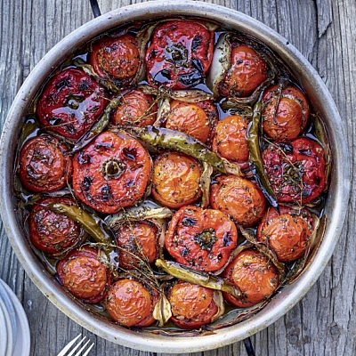 גמיסטה- עגבניות ופלפלים ממולאים באורז של שף אליאב גולדנברג. צילום: דן פרץ. סטיילינג: נורית קריב