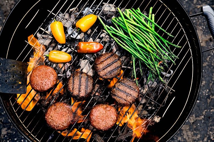 "בשר" טבעוני של Beyond Meat. צילום: Beyond Meat