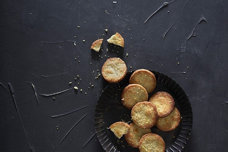 עוגיות תה ולימון של שף-קונדיטור עמית ליברמן. צילום: אנטולי מיכאלו. סטיילינג: ענת לבל