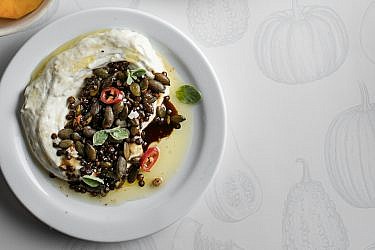 גרנולה מלוחה עם עדשים וגרעינים של רינת צדוק. צילום: חיים יוסף