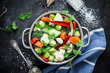 הכנת ציר ירקות. צילום: shutterstock הכנת ציר ירקות. צילום: shutterstock  הכנת ציר ירקות. צילום: shutterstock  הכנת ציר ירקות. צילום: shutterstock  הכנת ציר ירקות. צילום: shutterstock