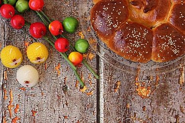 חלה ותפוחים. צילום: shutterstock