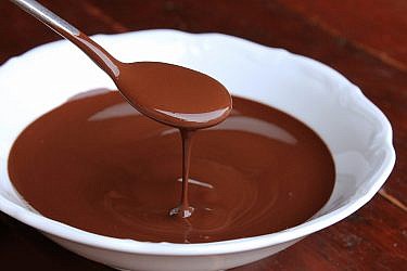 רוטב שוקולד ודבש של שפית הילה יבניאלי-בוכריס. צילום: shutterstock