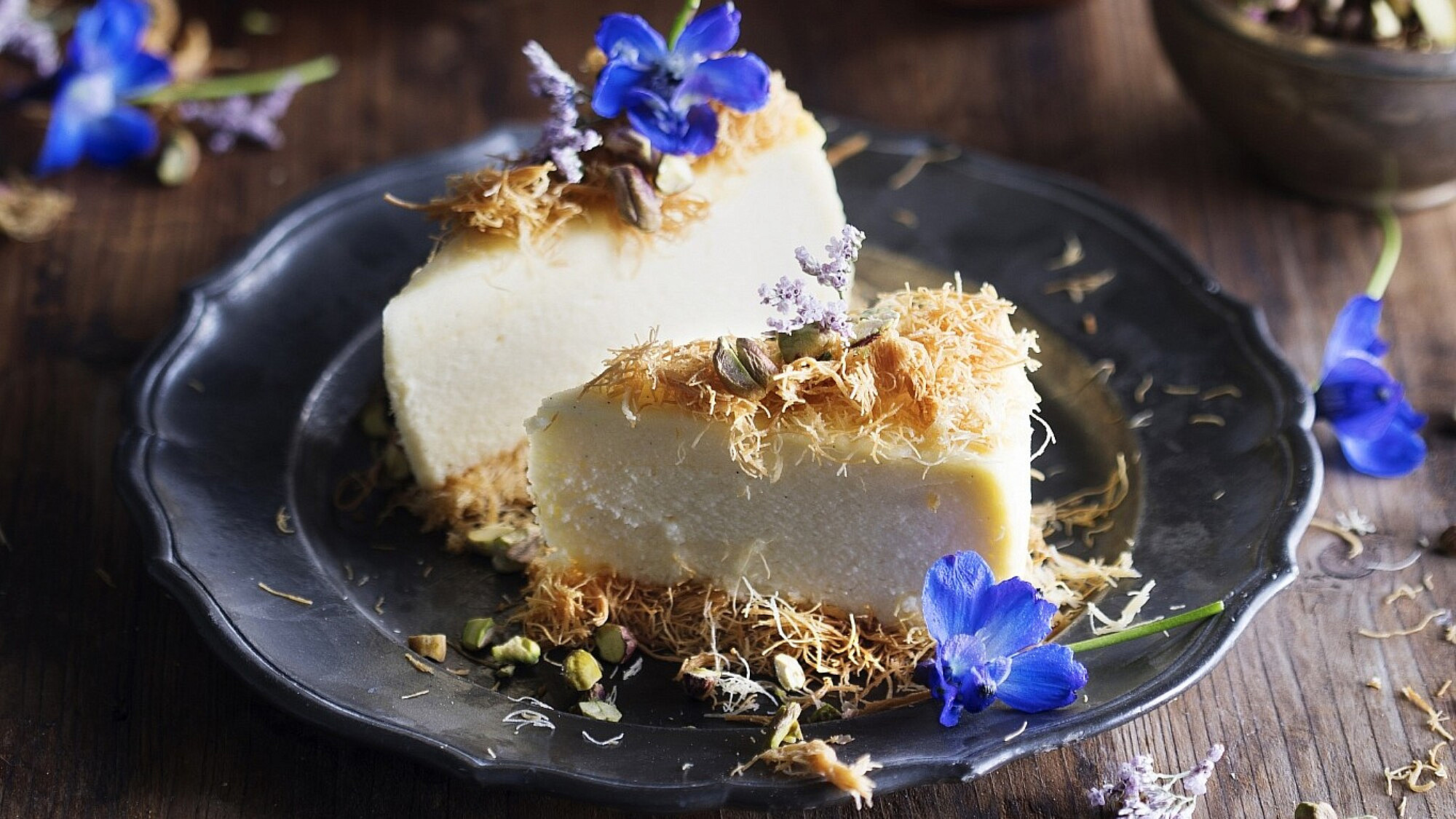 עוגת גבינה עם קדאיף של גלי פרידמן. צילום: דניאל לילה. סטיילינג: אוריה גבע