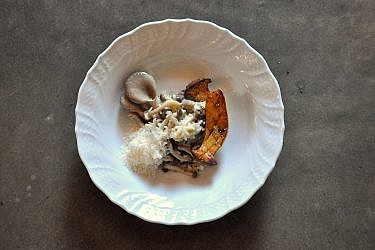 ריזוטו פטריות של שף גיא גמזו. צילום: ינון דביר