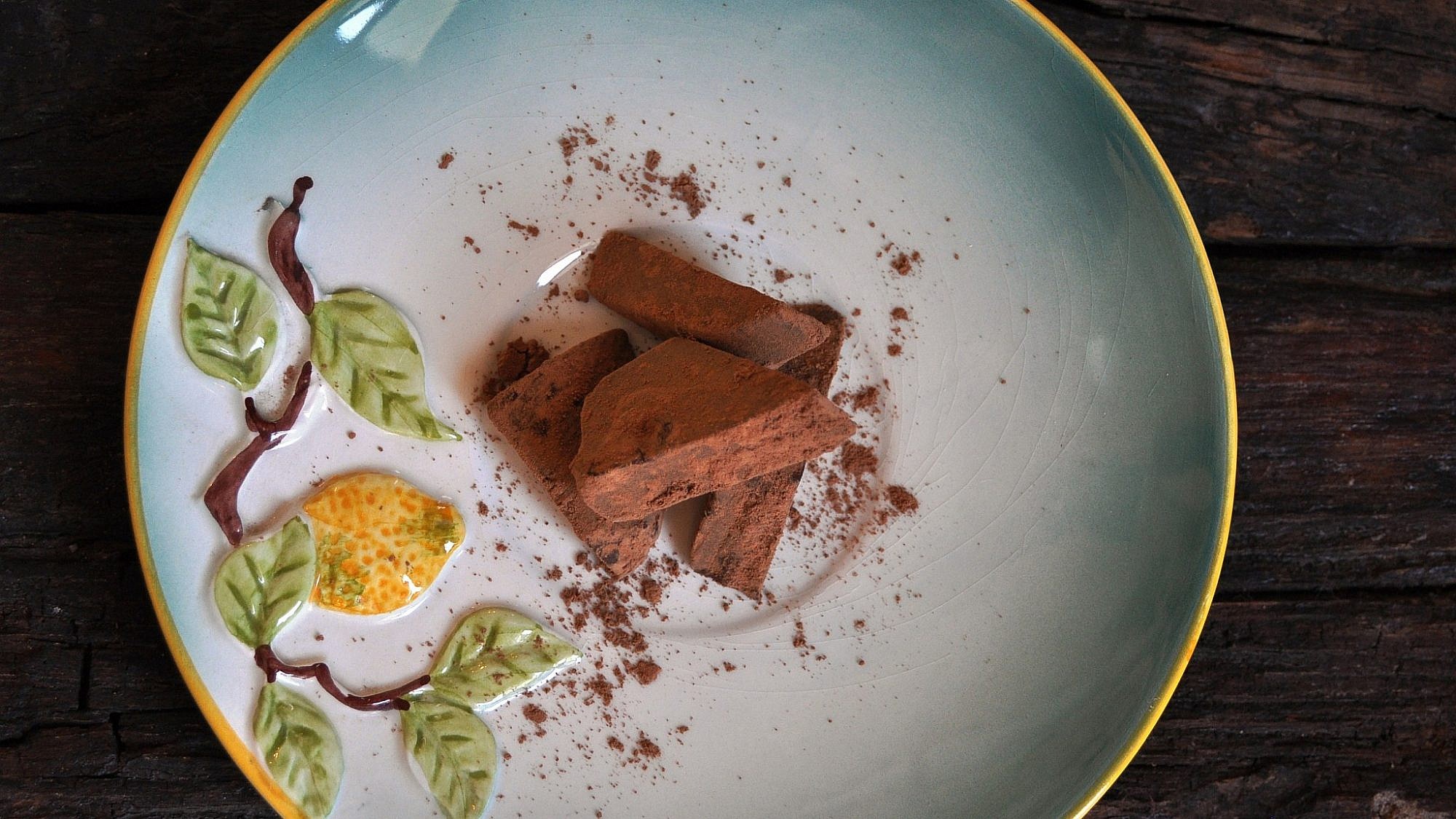 טראפלס שוקולד בחלב קוקוס של מרכז החוויה הטבעונית. צילום: שרית גופן