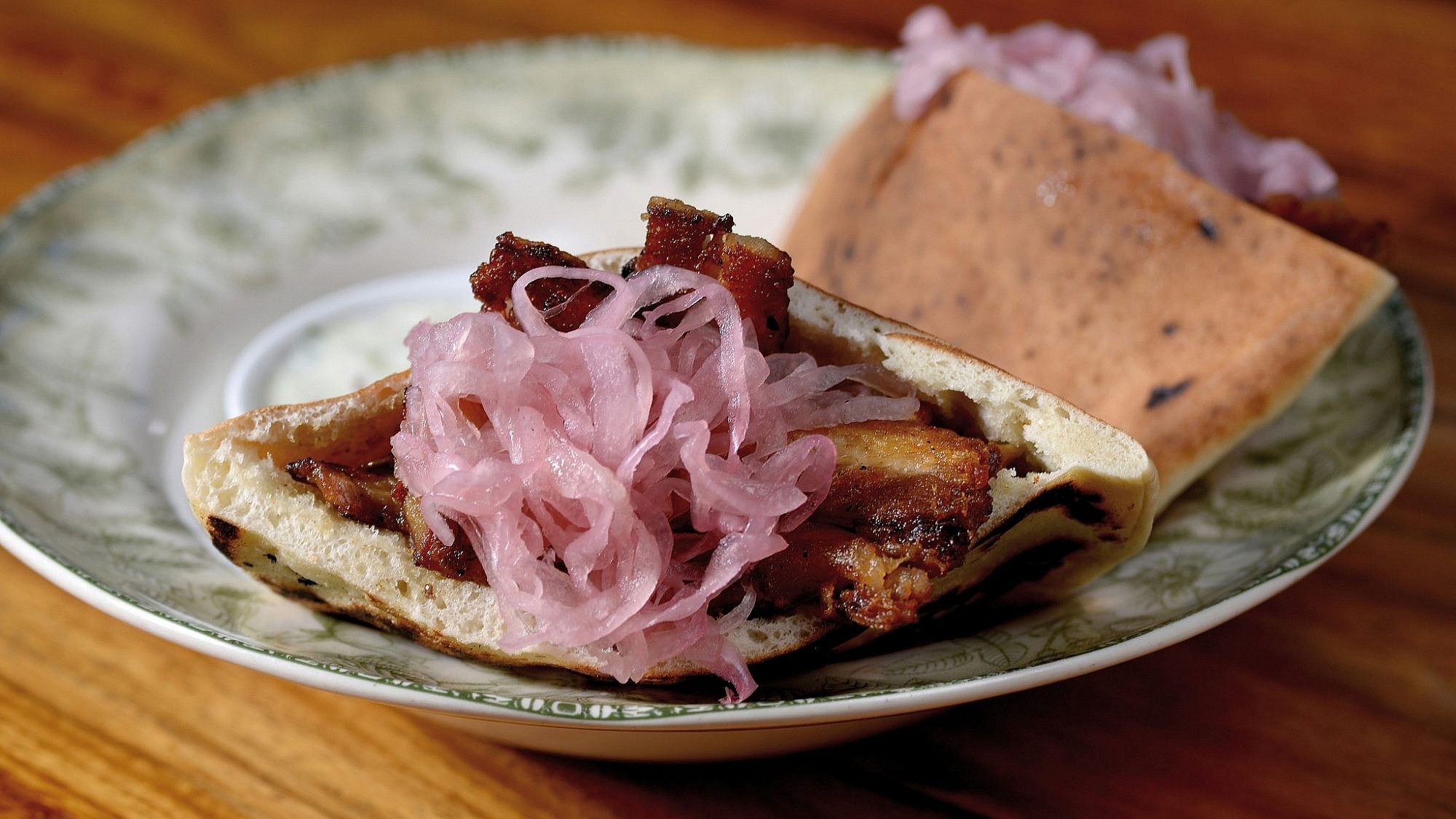 שווארמה חזיר, שף אילון עמיר מסעדת בסטה. צילום: רן בירן