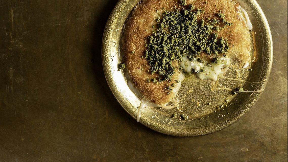 כנאפה עם גבינה ביתית של נוף עתאמנה אסמעיל. צילום: דניאל לילה