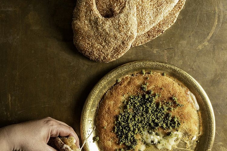 כנאפה עם גבינה ביתית של נוף עתאמנה אסמעיל. צילום: דניאל לילה