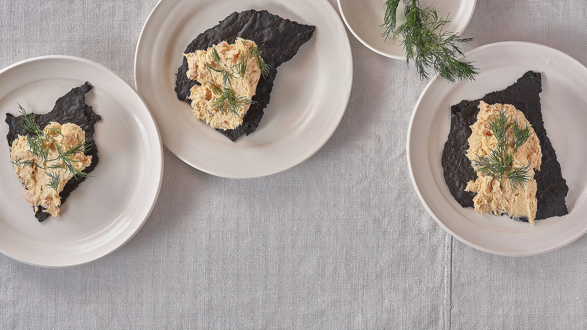 רייט סלמון וחמאה של שף חגי לרנר. צילום: אנטולי מיכאלו. סטיילינג: דיאנה לינדר