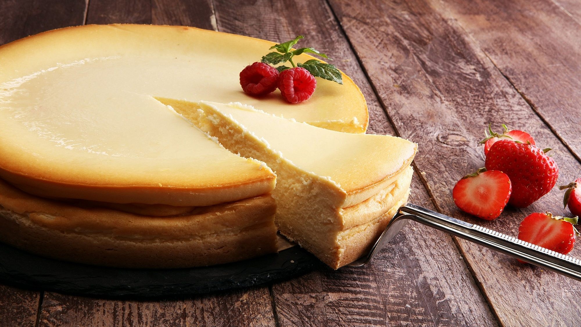 עוגת גבינה אפויה. צילום: shutterstock