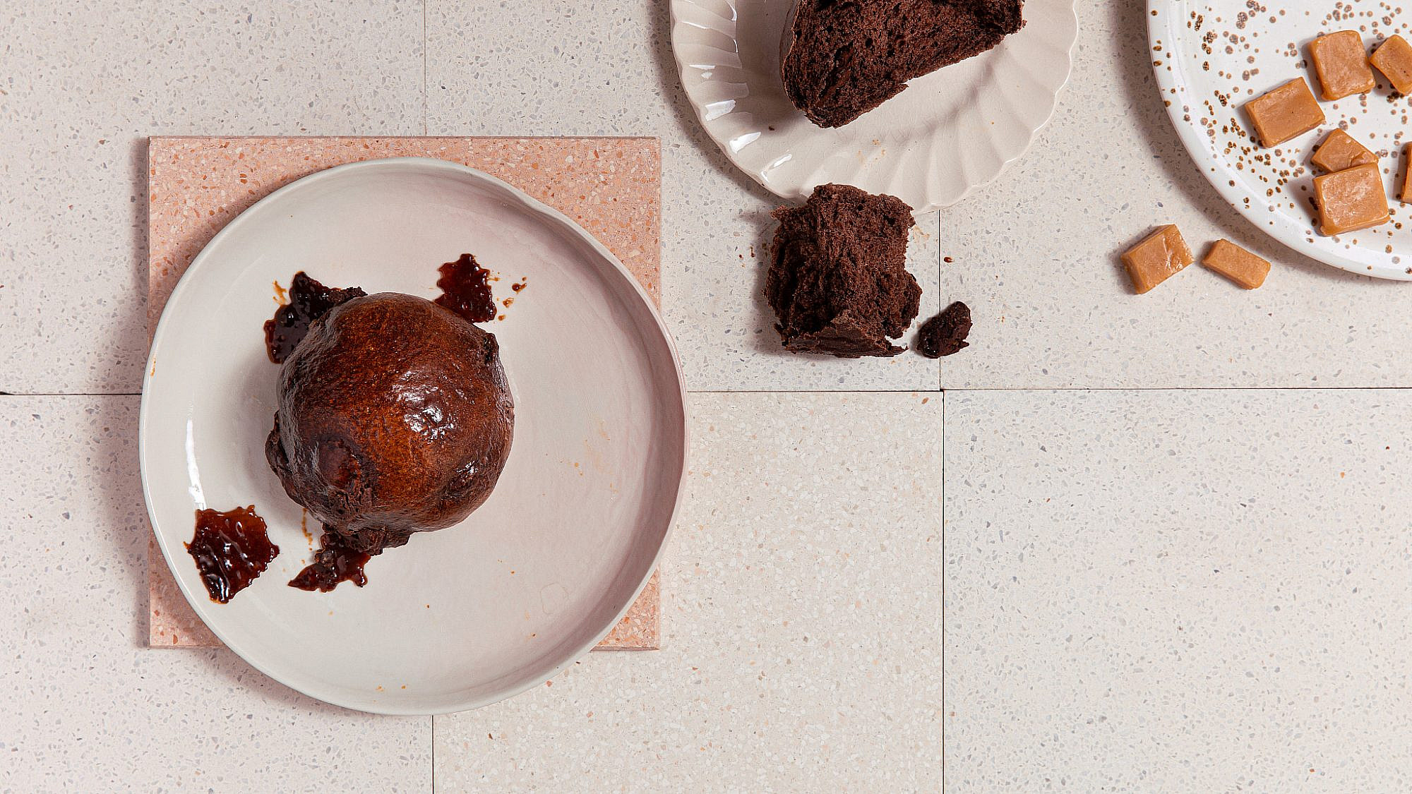 לחמניות שוקולד וטופי קרמל של ליאור משיח. צילום: טל סיון ציפורן. סטיילינג: דיאנה לינדר
