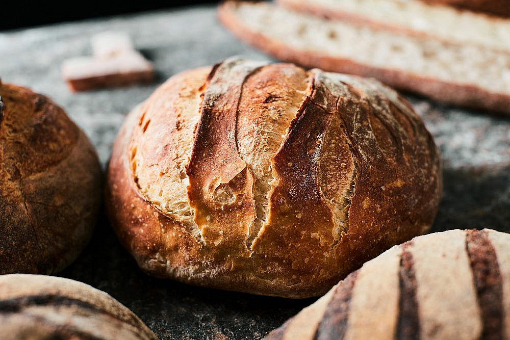 &quot;לחם טוב ובריא הוא תוצאה של תהליכי ייצור ארוכים ואטיים&quot; לחם של האופה אנומראל עוגן. צילום: אמיר מנחם