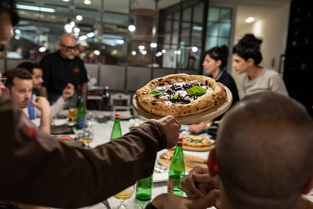 כבוד למגדלים וליצרנים המקומיים pizzeria i masanielli, איטליה. צילום: שני בריל