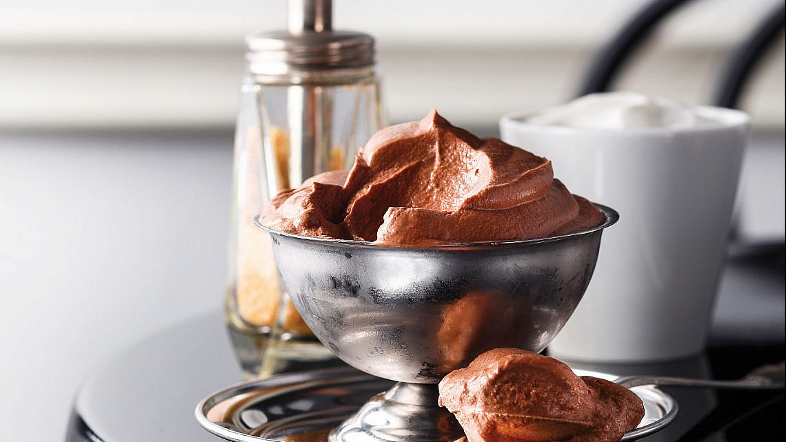 מוס שוקולד-קפה-תפוז של שף יאיר יוספי | צילום: דן פרץ | סגנון: עמית פרבר