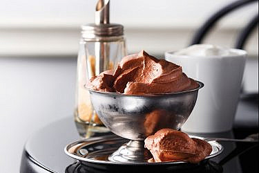 מוס שוקולד-קפה-תפוז של שף יאיר יוספי | צילום: דן פרץ | סגנון: עמית פרבר