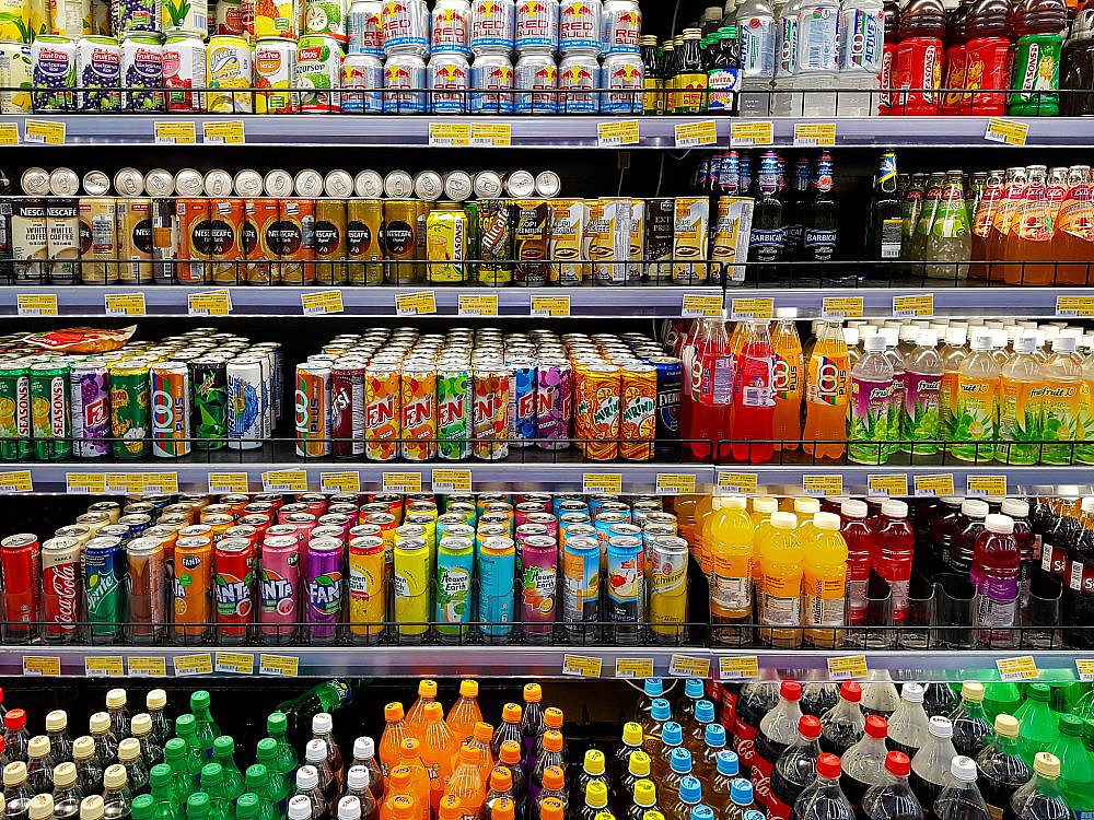 הטלת מס על מוצרים המכילים סוכר מעובד? רק באירופה משקאות ממותקים. צילום: shutterstock