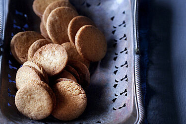 עוגיות חמאה וג'ינג'ר של מיכל בוטון. צילום: דניאל לילה | סגנון: עמית פרבר