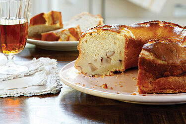 עוגת ריקוטה ואגסים במרסלה של לידור ברזיק-פרידלנד | צילום: דניה ויינר | סגנון: אוריה גבע