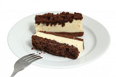 עוגת גבינה עם קראמבל שוקולד מריר. צילום: Shutterstock
