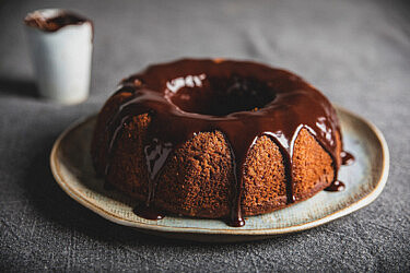 עוגת תפוזים ושוקולד טבעונית של מורן בודניק. צילום: שני בריל. סטיילינג: ענת לבל.