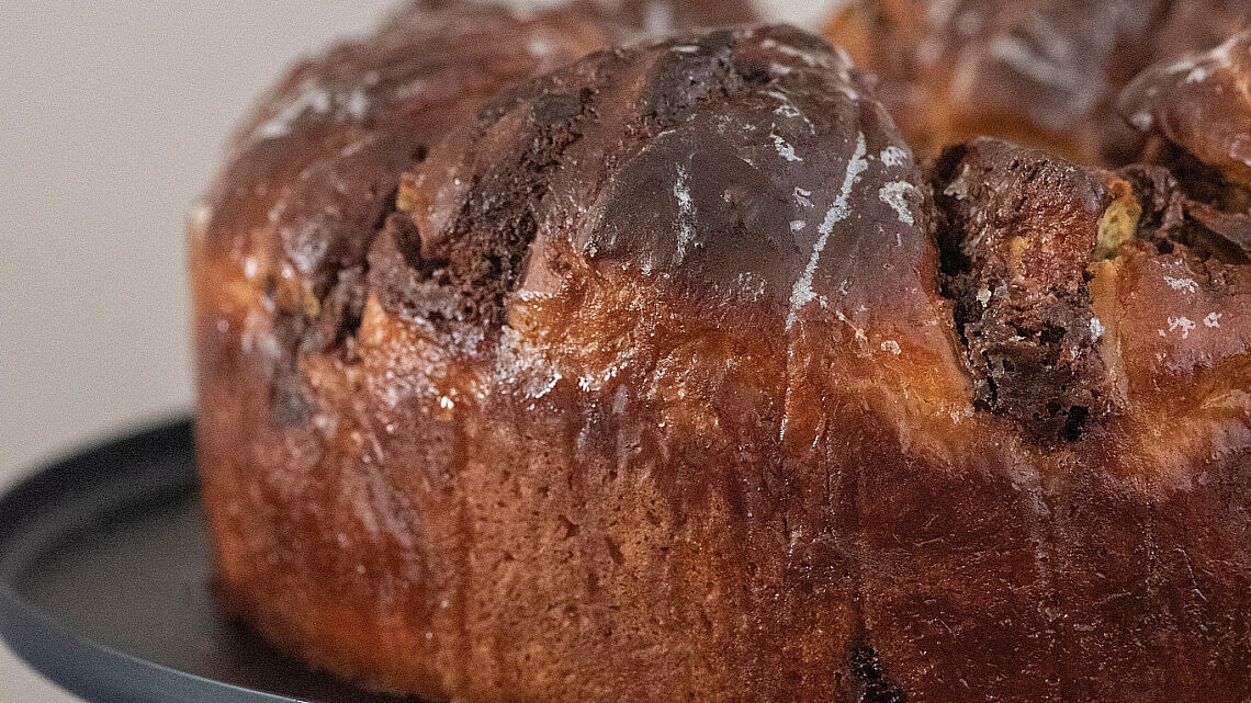 עוגת שמרים שוקולד לוז של ליאור משיח. צילום: מיכל רביבו