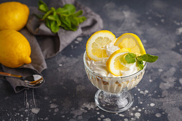 קציפת לימון ונשיקות מרנג של המחלבה מבית יצחק | צילום: Shutterstock