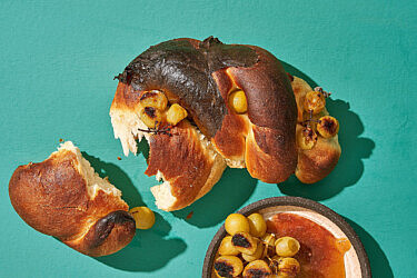 לחם ענבים של שפית אבישג לוי | צילום: אנטולי מיכאלו
