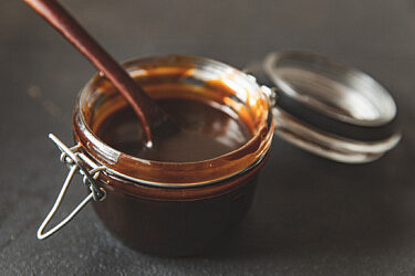 זיגוג שוקולד-מיסו של ליאור משיח | צילום: שני בריל