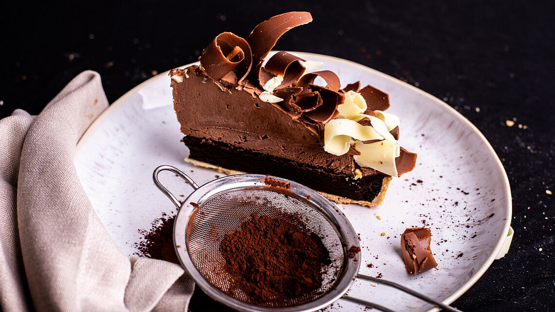טארט שוקולד ומוס שוקולד של שף קונדיטורית עפרי רהב. צילום: מיקה גורוביץ