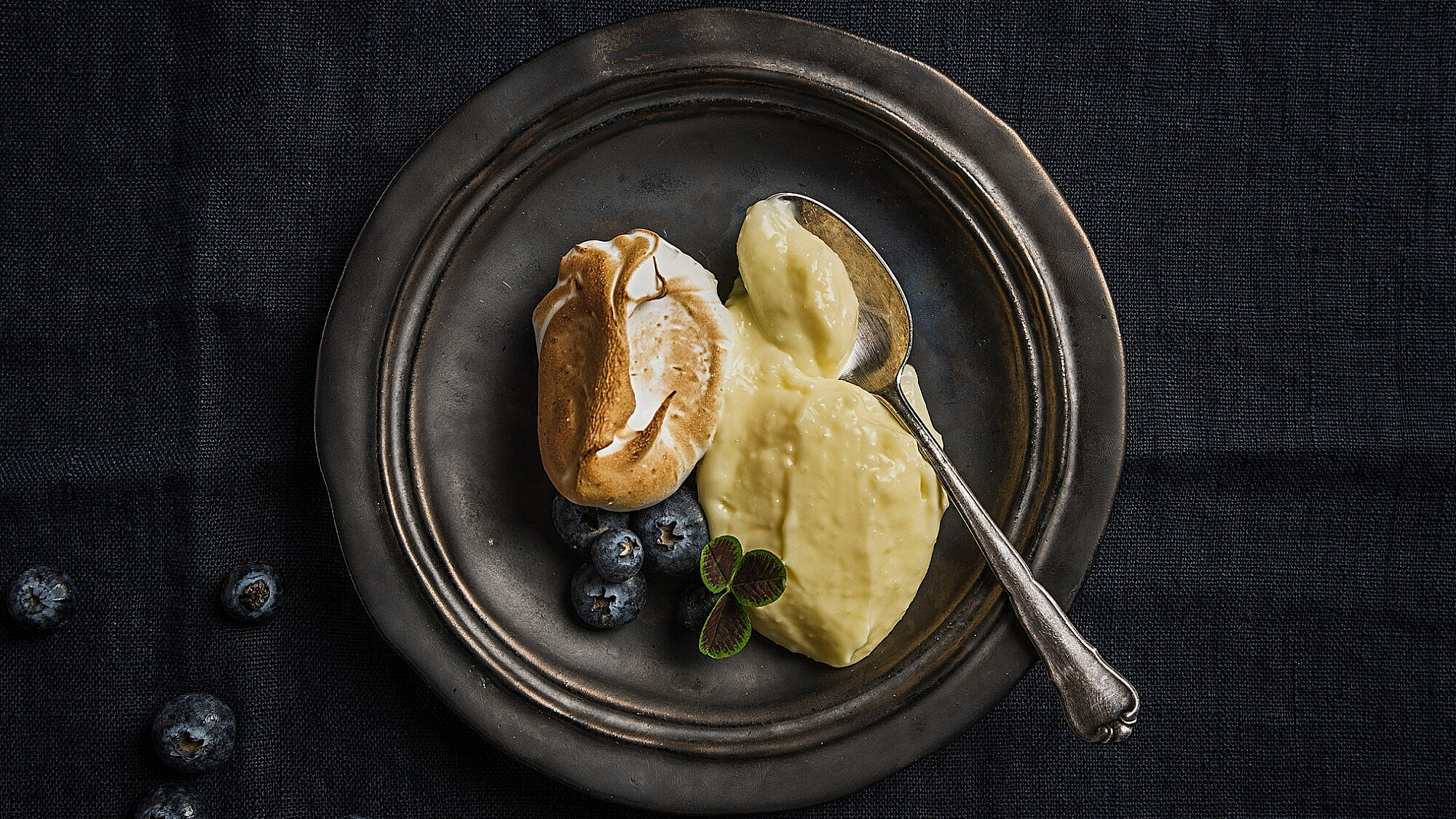קרם לימון של שף אורן אסידו. צילום: נועם פריסמן, סטיילינג: עינב רייכנר