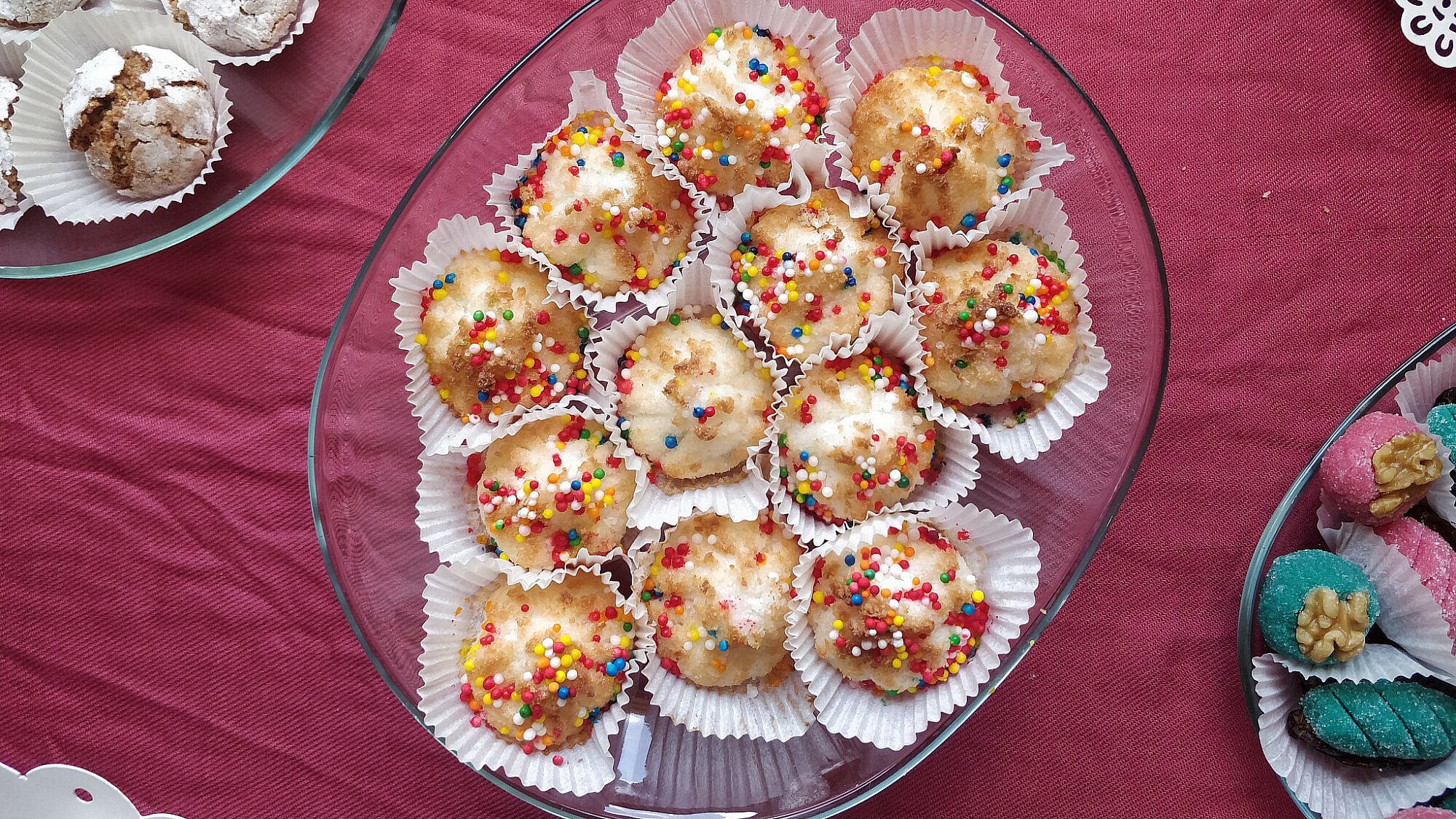 עוגיות קוקוס למימונה של אורן אסידו. צילום: לי גיל