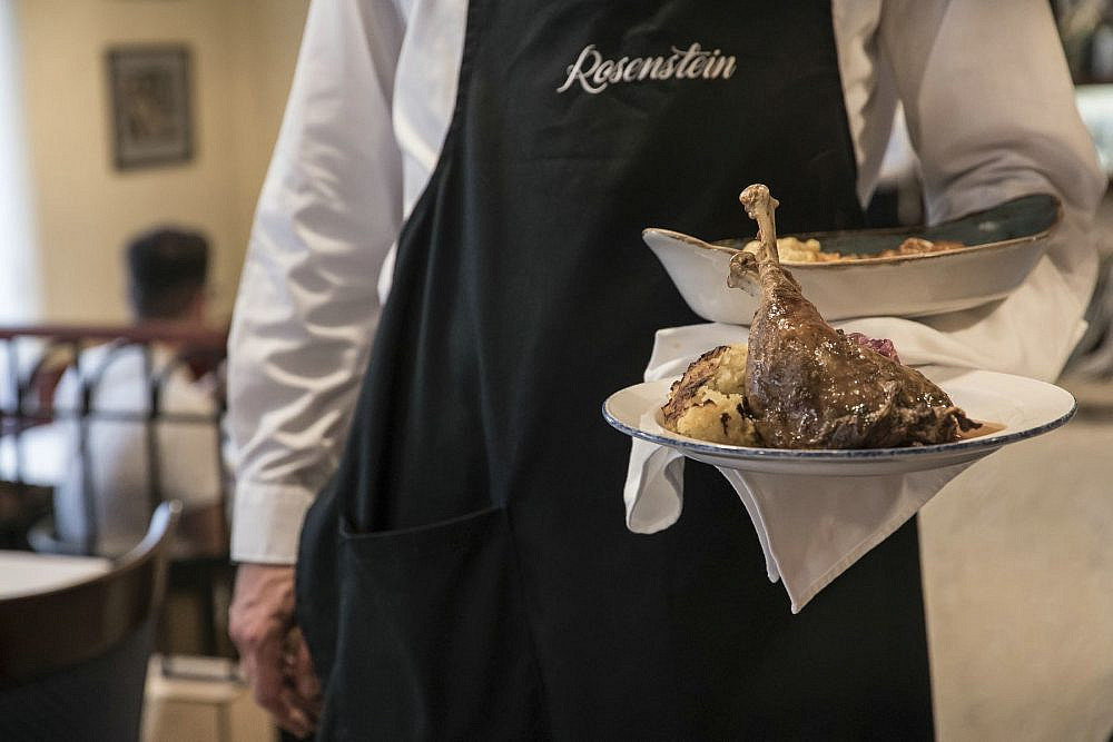 מבחר מרשים של מנות כבד אווז מסעדת Rosenstein. צילום: נלי קיש