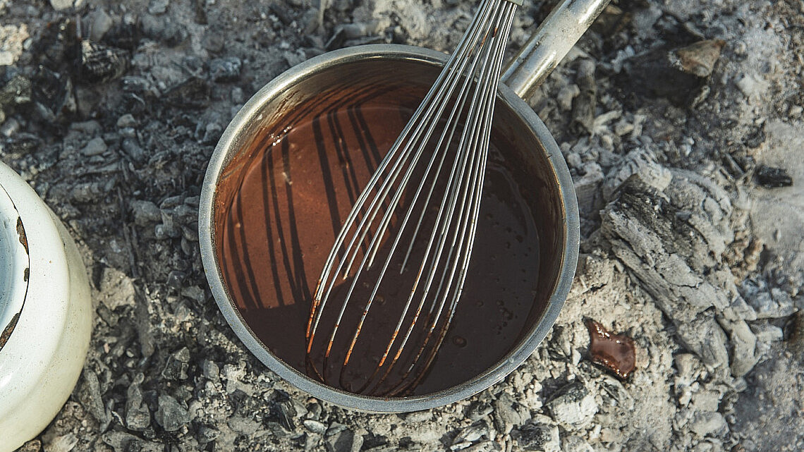 הקבינה. גנאש שוקולד קפה והל של שפים אמרי בריל, זיו מנשה ורן שביט | צילום: שני בריל