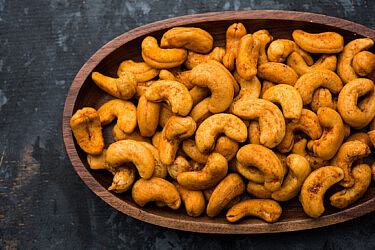 אגוזי קשיו אפויים בתבליני גראם מסאלה. צילום: shutterstock